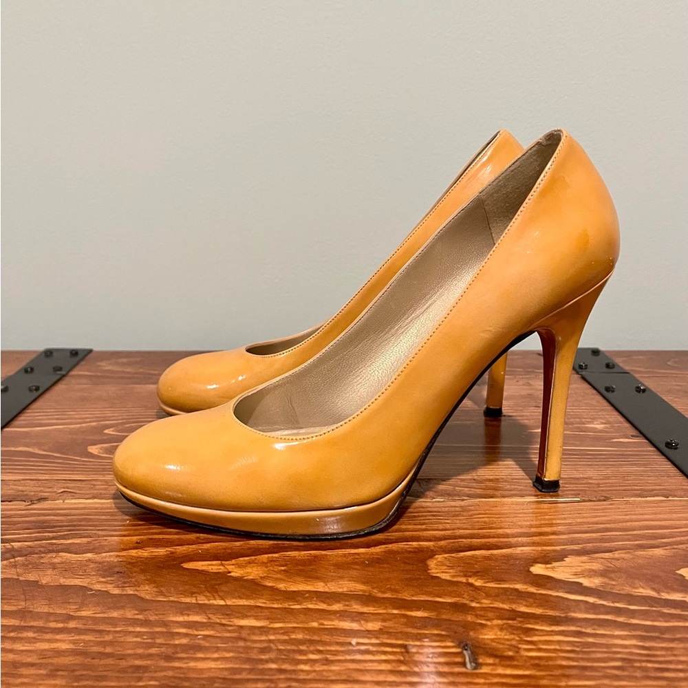 Stuart Weitzman Patent Leather Mustard Yellow Stilettos Round Toe Size 8